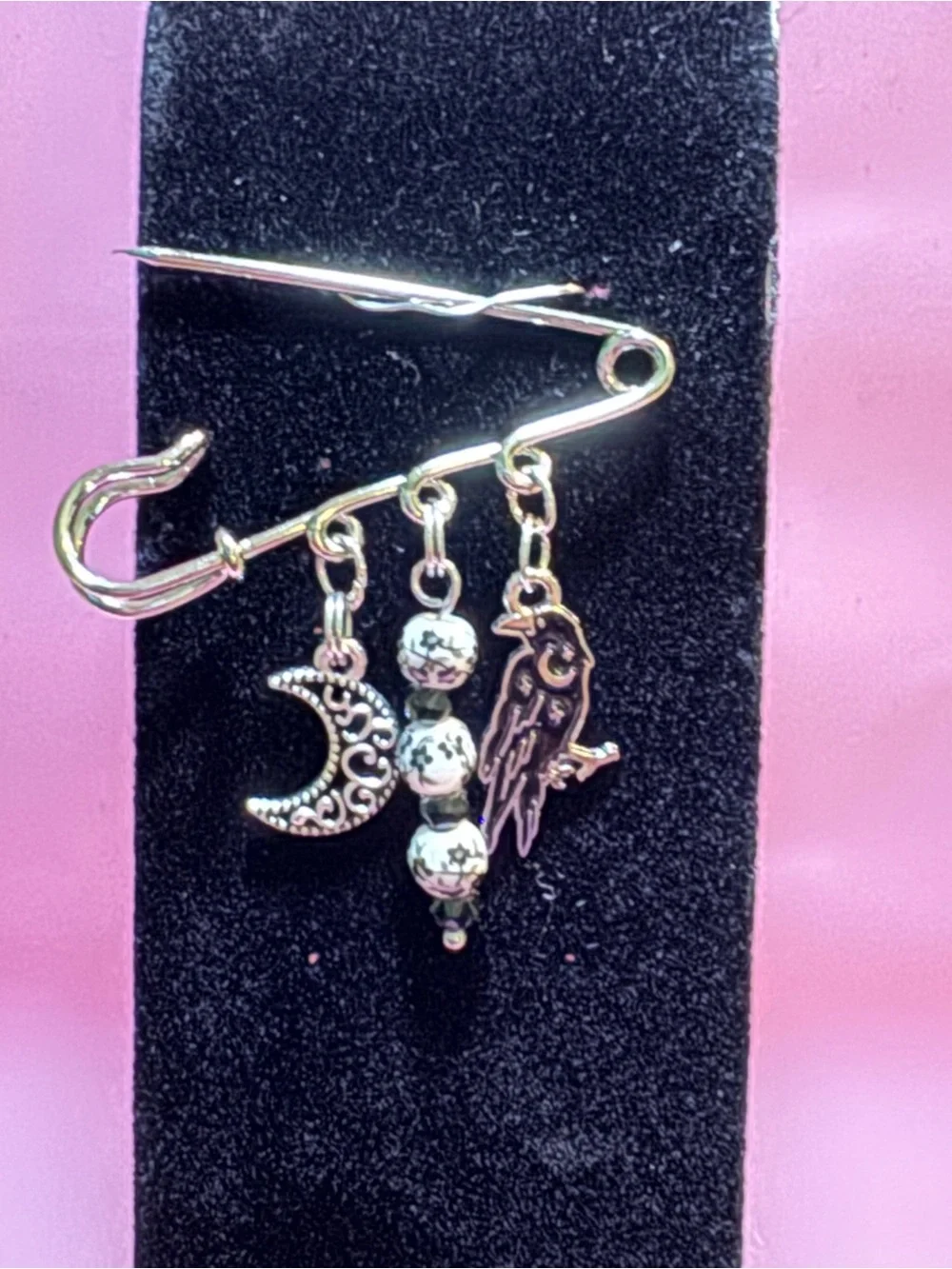 🌙 🐦‍⬛ Spooky with Beauty! Silver-Tone Charm Safety Pin Brooch